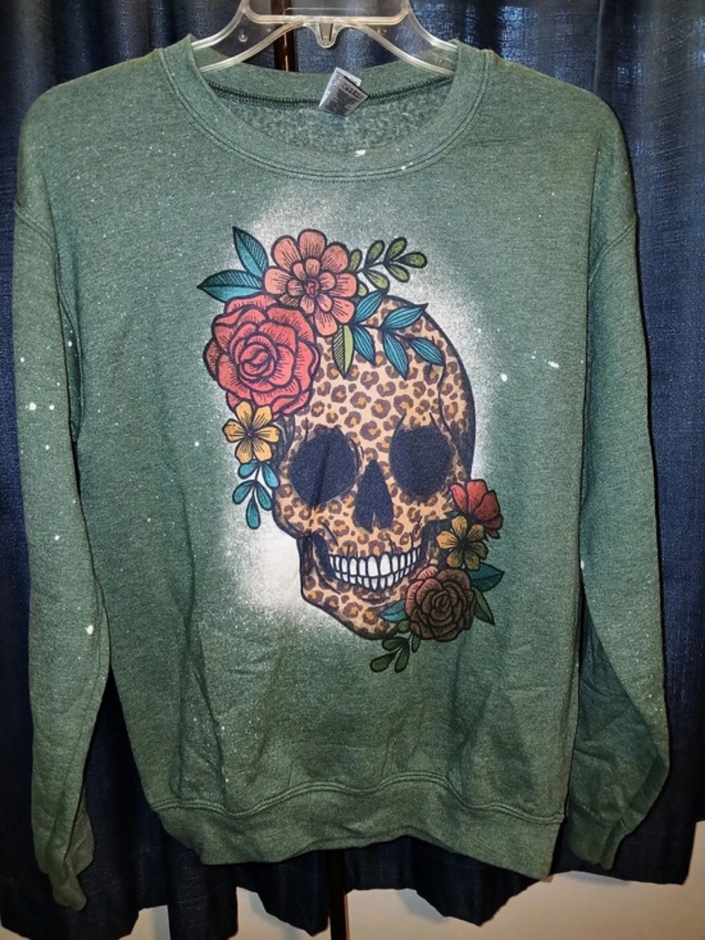 Gildan Heavy Blend Crewneck Sweatshirt Green & Pink